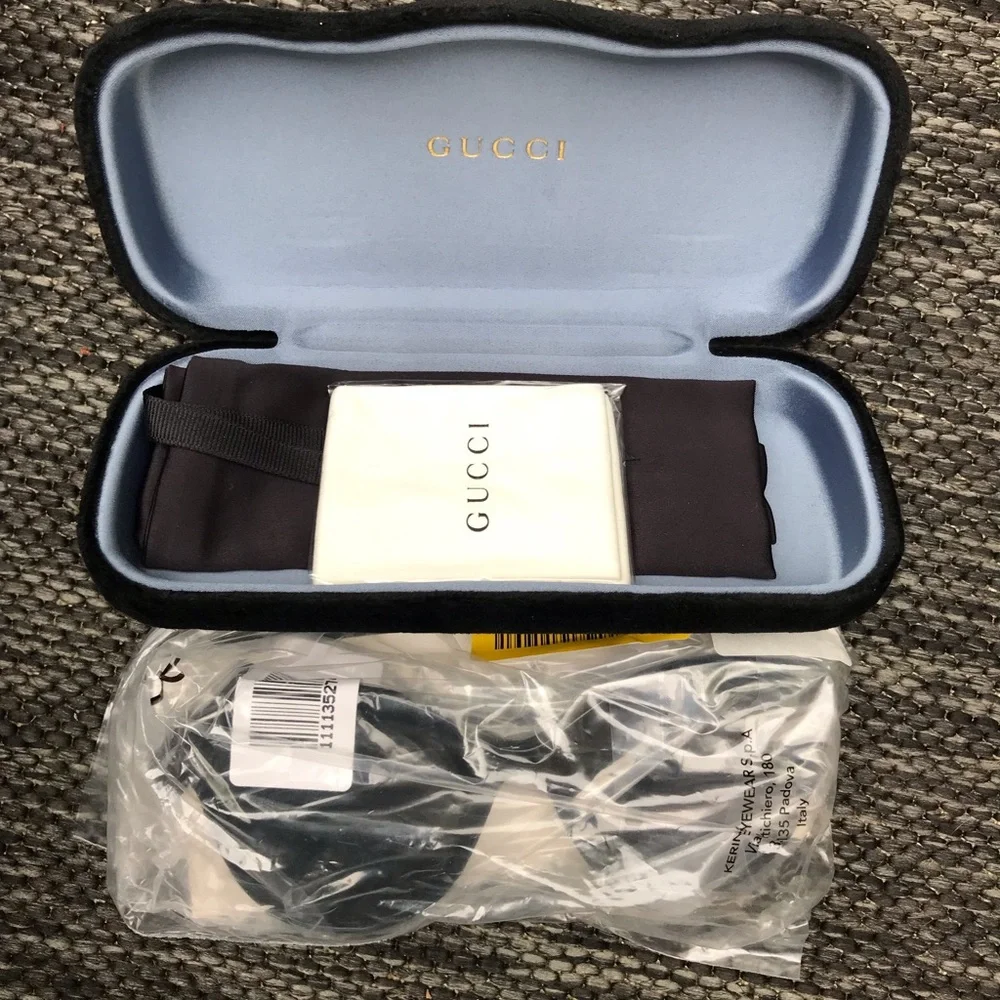 GUCCI Sunglasses - Picture 9 of 9